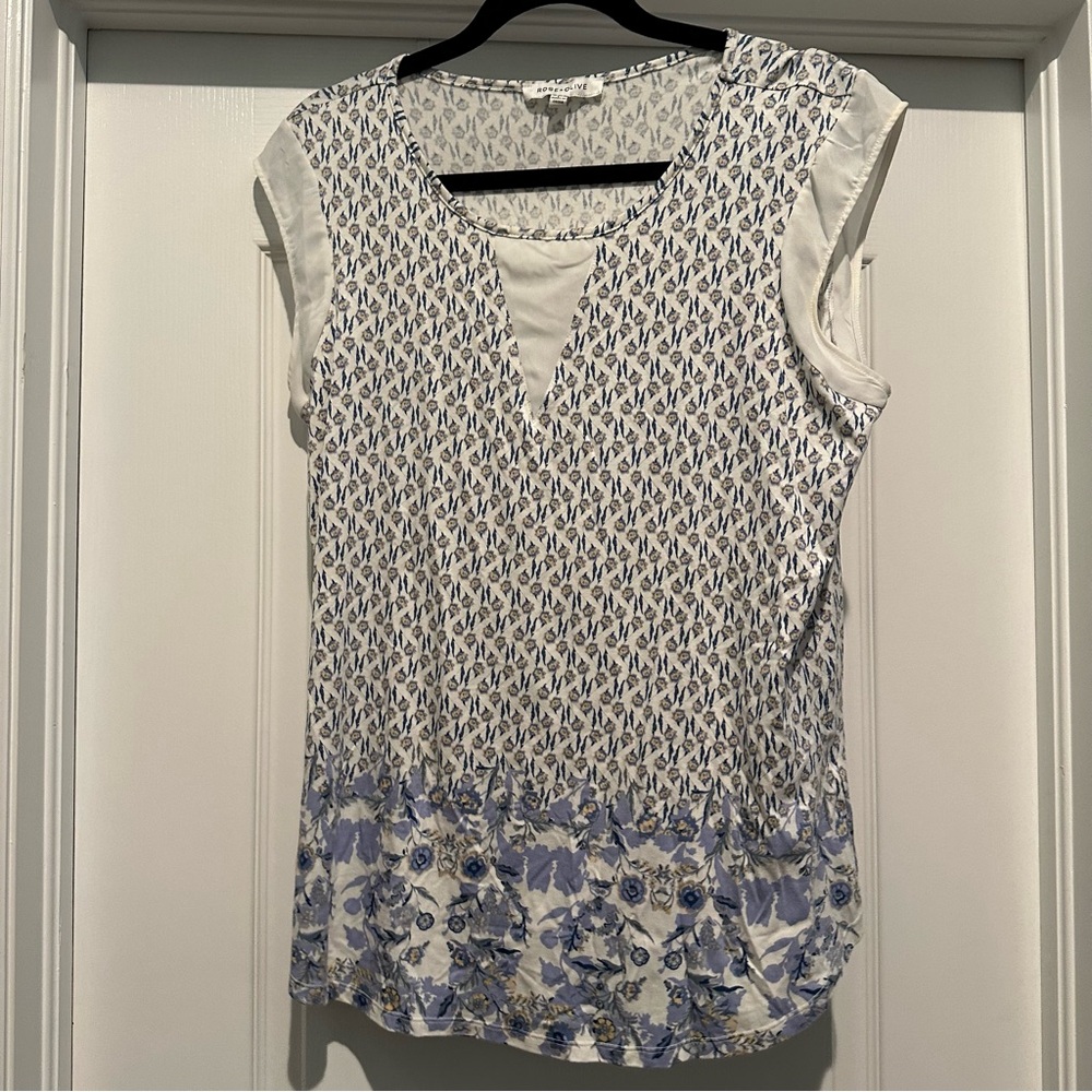 Rose & Olive White and Blue Fitted Blouse with V-Neckline